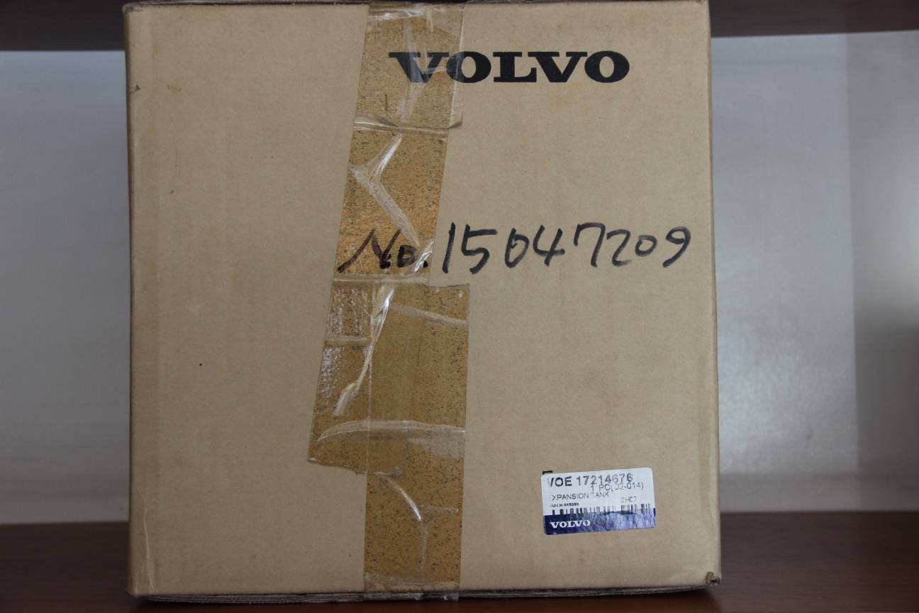 Volvo Radyatör Su Tankı 